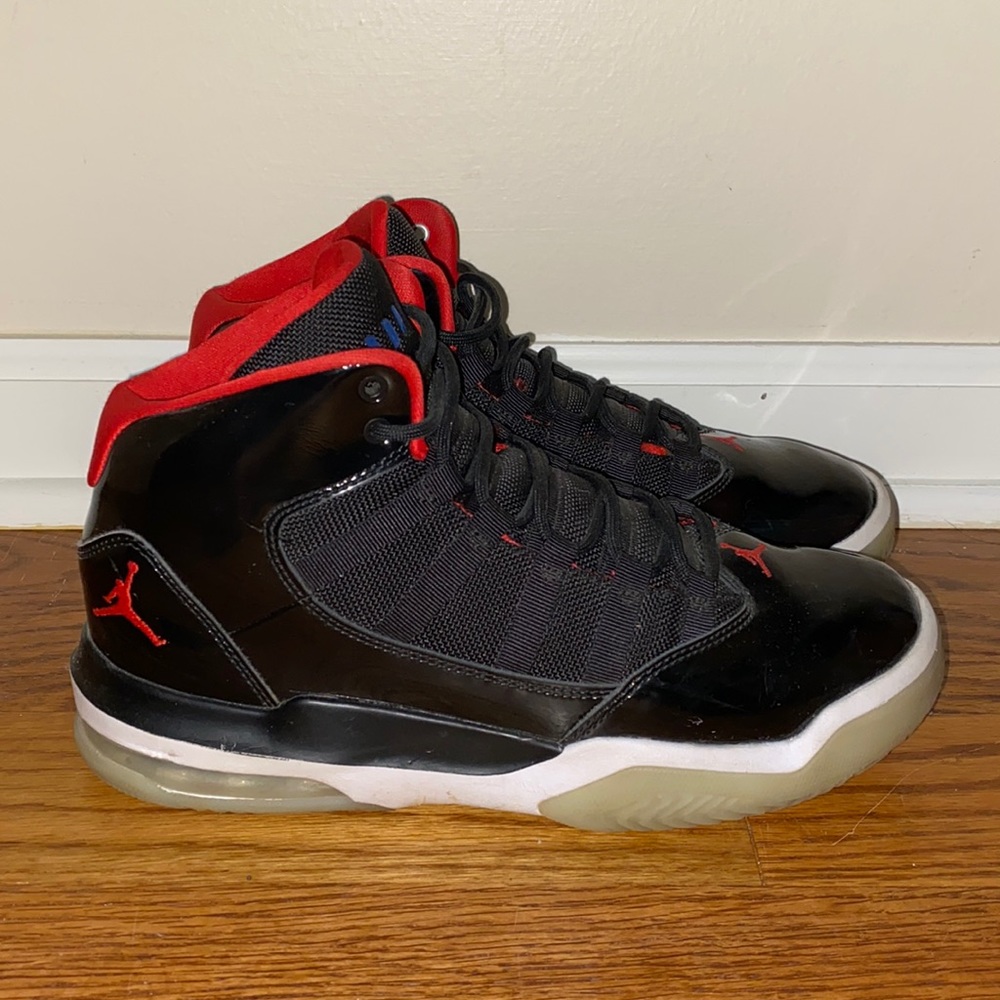 Air Jordans Max Aura Boys Size 6.5
